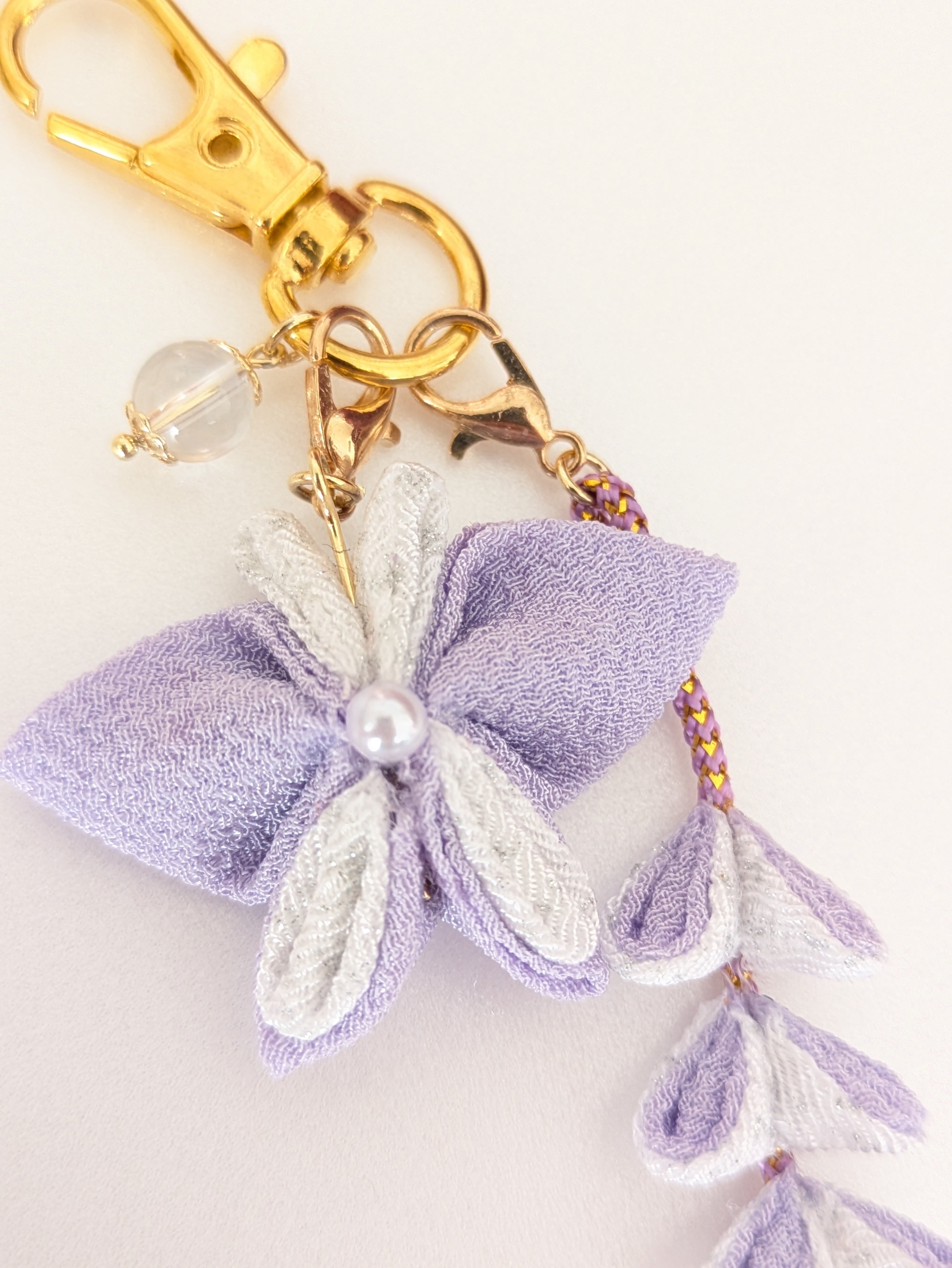 7月の蝶々【咲初小藤・さきそめこふじ】 小藤チャーム | ひらり~蝶々御