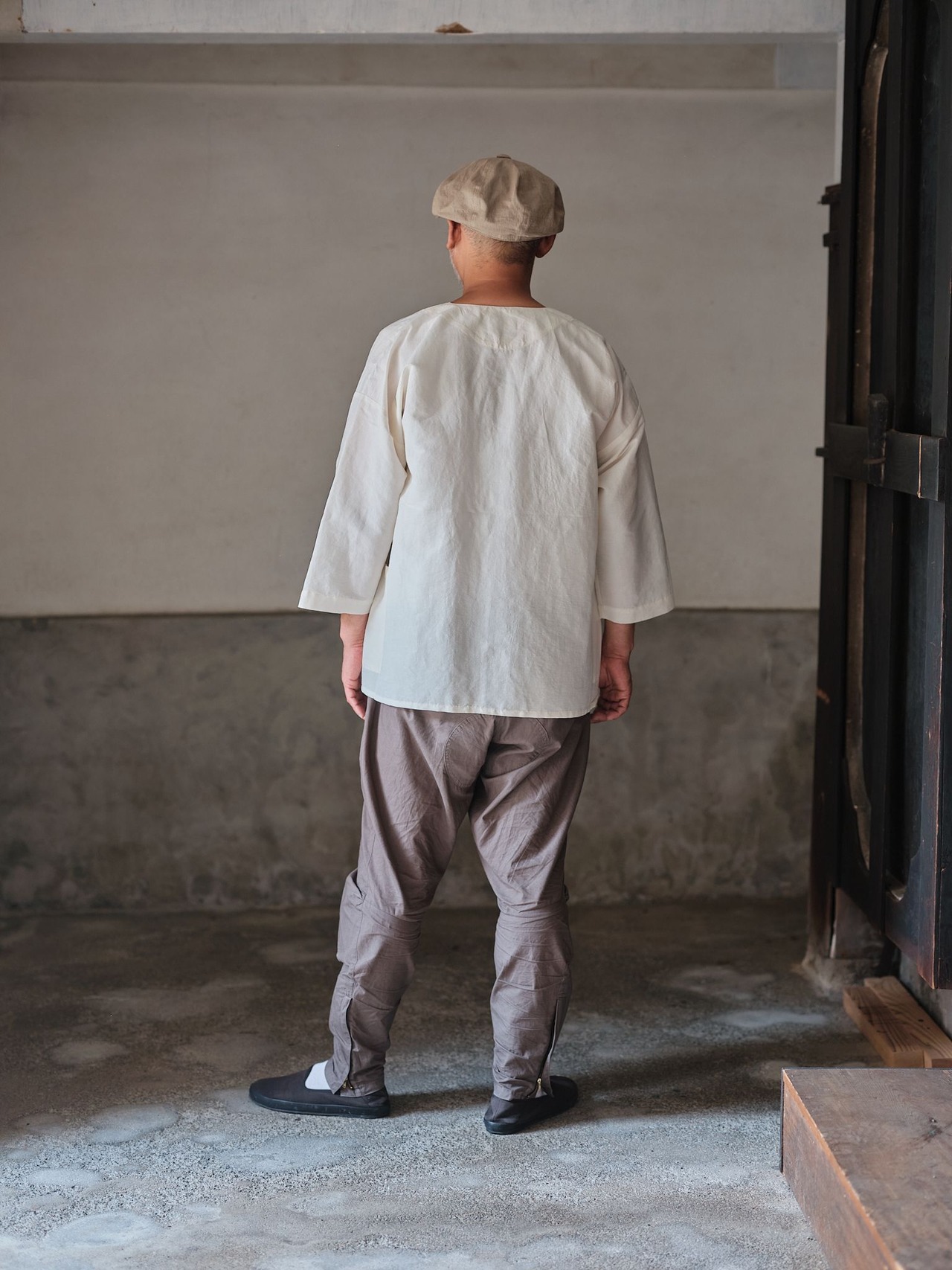乘鞍印　綿麻ダボシャツ（生成り）