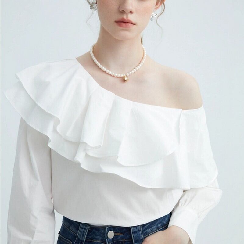 Oblique collar frill shirt