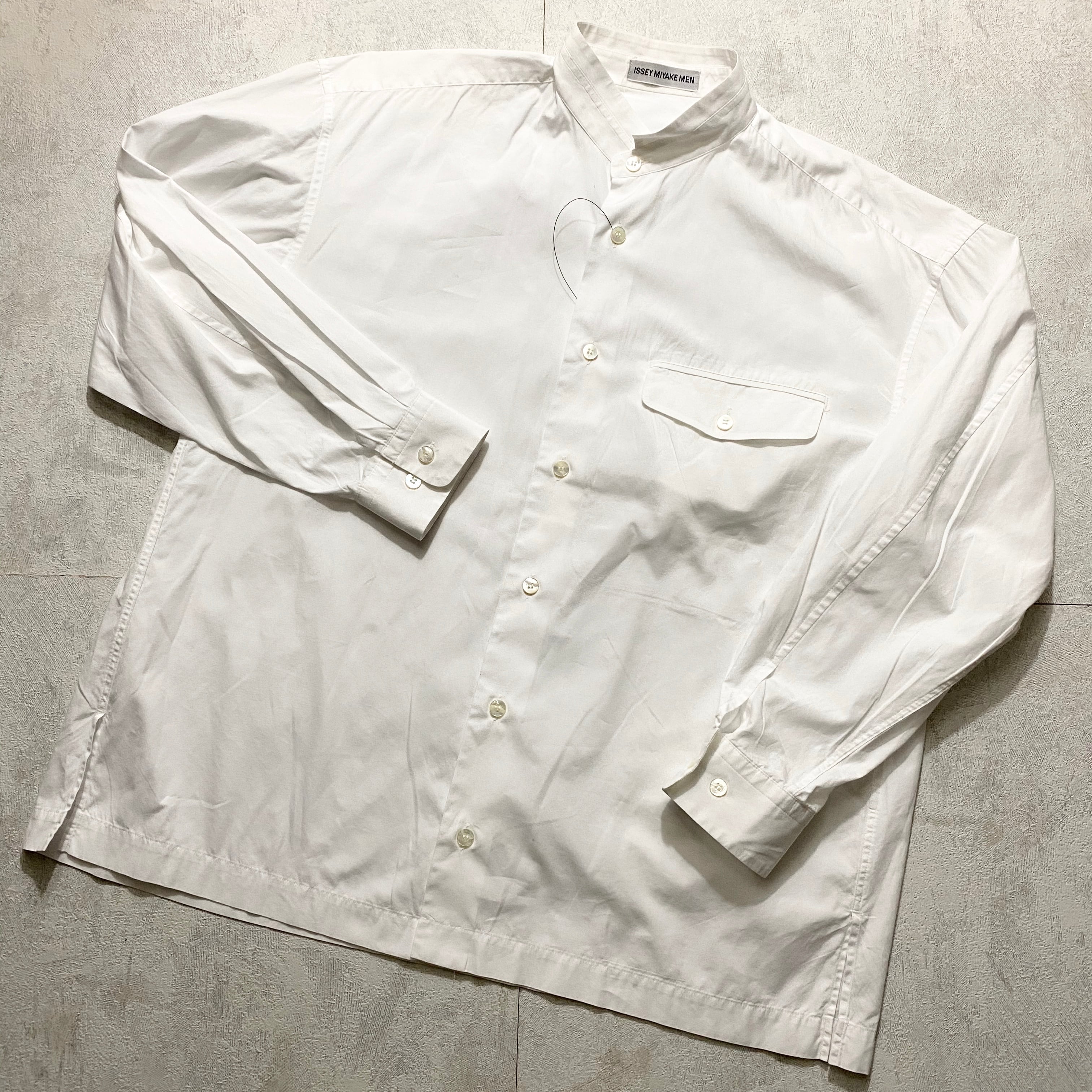 ISSEY MIYAKE MEN band collar white shirt | NOIR ONLINE