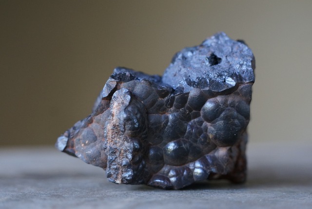 ヘマタイト (A)　赤鉄鉱　Hematite