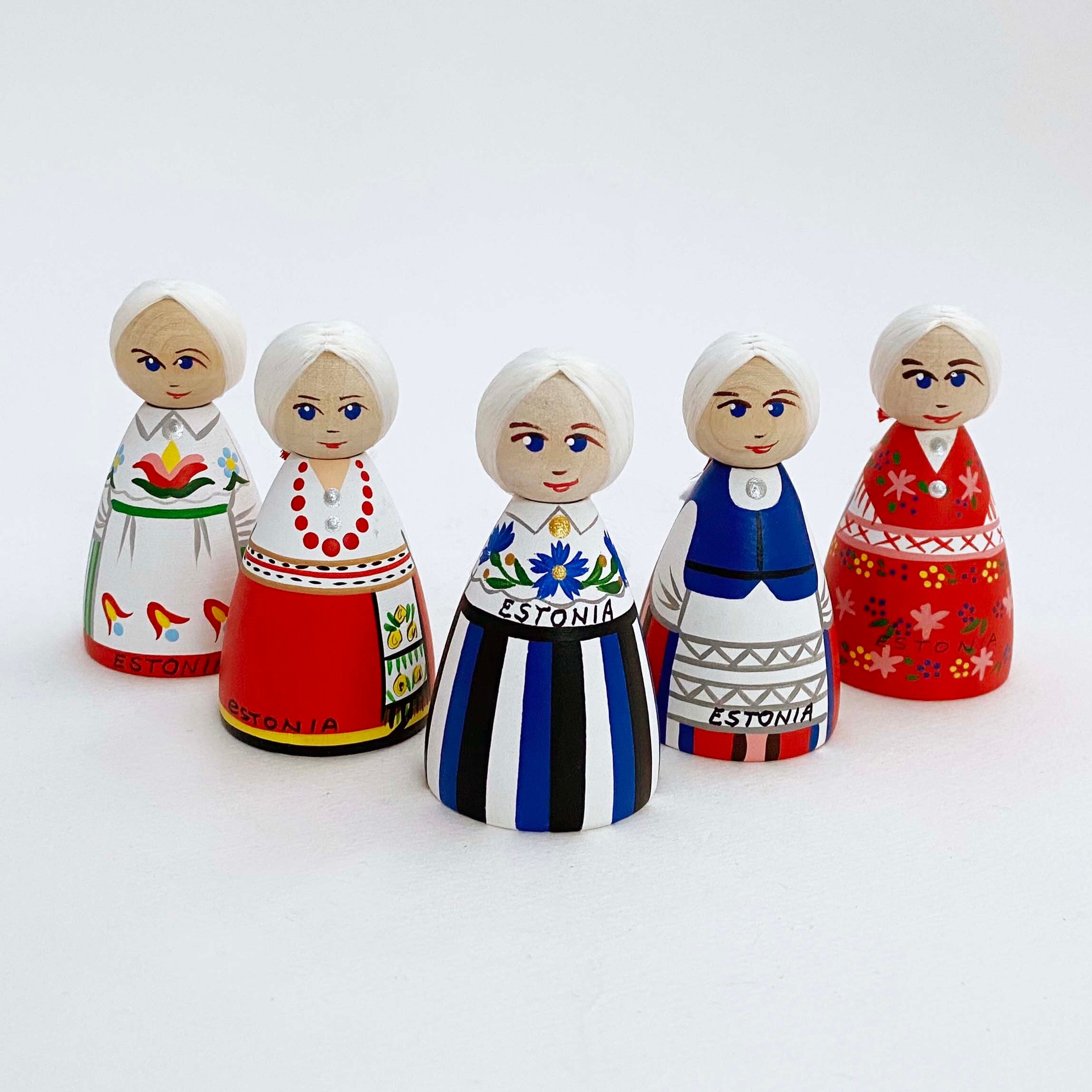エストニアの民族こけし（女の子8cm）