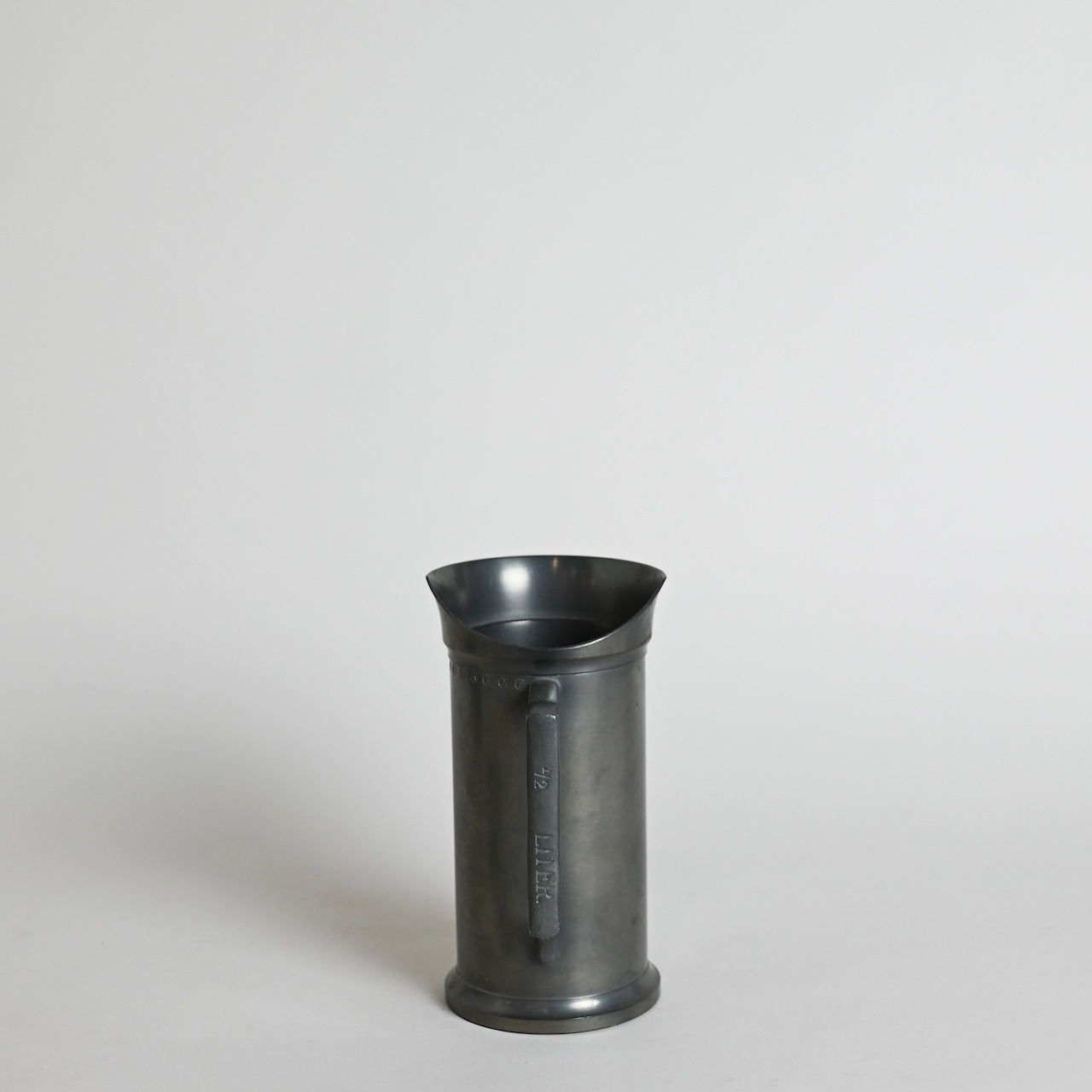 Pewter Measure Cup / ピューター メジャー カップ〈 ピューター / ブロカント / 一輪挿し / アンティーク / ヴィンテージ 〉112849