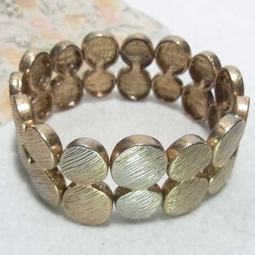 ゴールドトーンメタルのストレッチブレスレット　コスチュームジュエリーのセール通販　10228BR