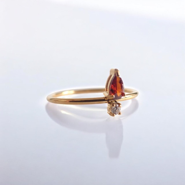 ゴールド 極細 アーム リング 2粒 ストーン 赤色ジルコニア