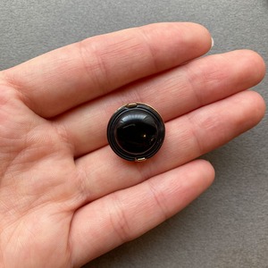 ゴールドフレーム付き黒ボタンS（18mm）