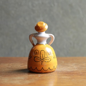 スペインから届いた、華やかな女性の楊枝入れ