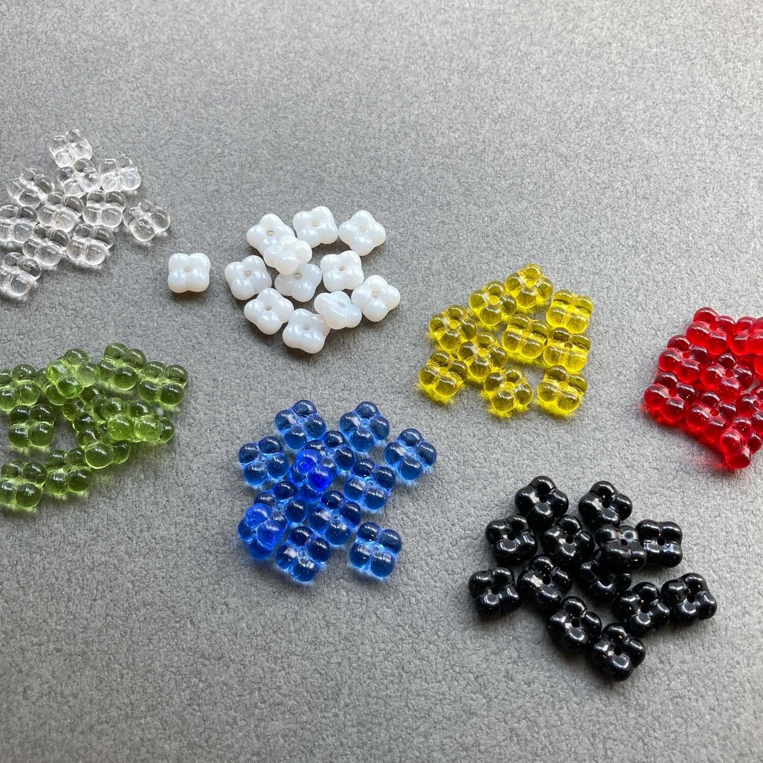 最終入荷〉チェコ四角グミロンデルガラスビーズS パック（6mm/20p