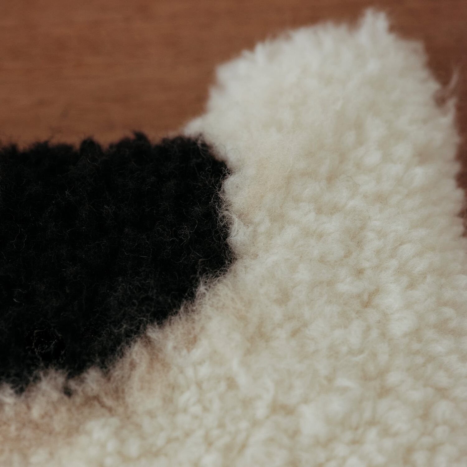 Somi Style Rugs Mini Rug/Dog(White&Black) | Atelier Somi