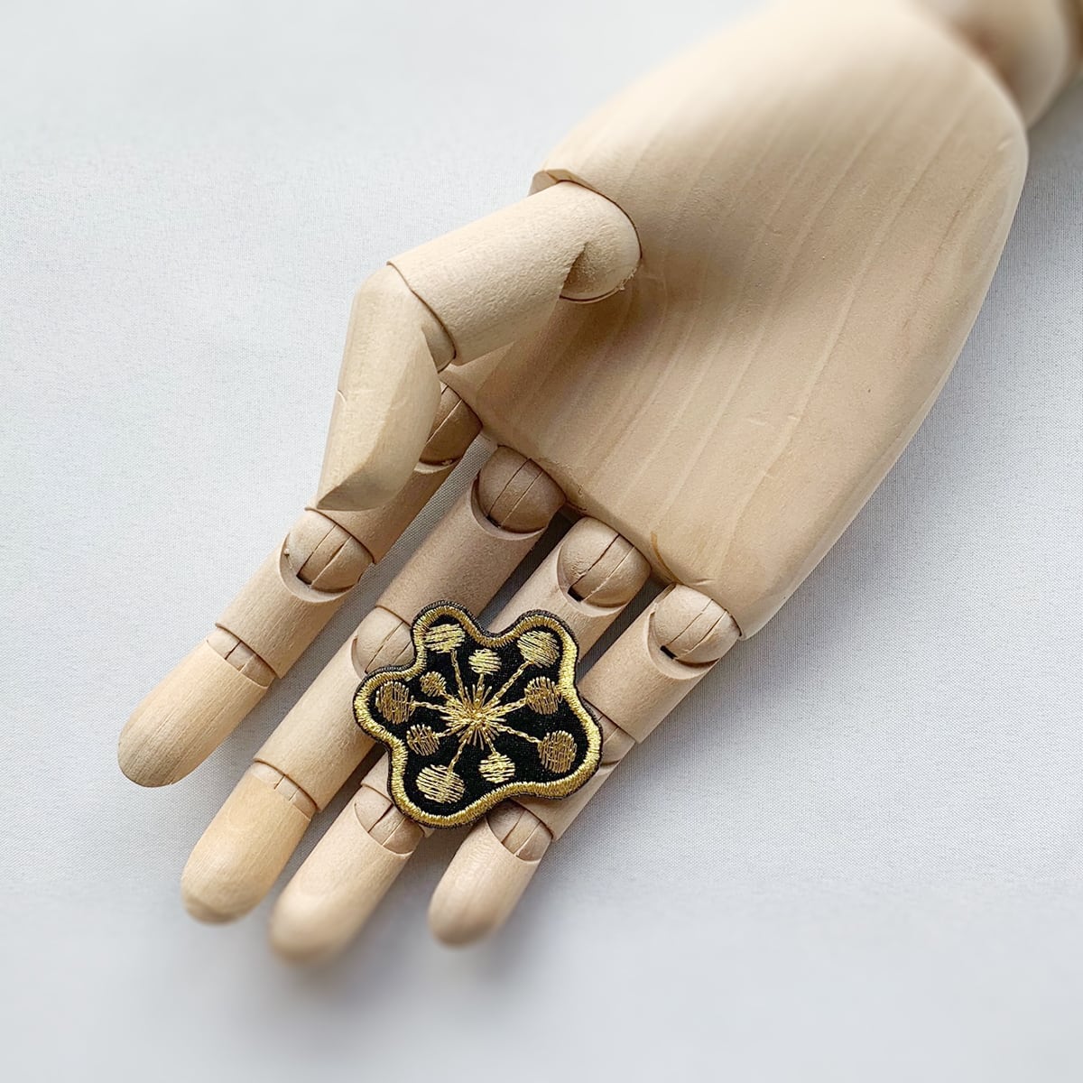 刺繍ブローチ ga.la (br-075)2色