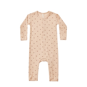 QUINCY MAE/ribbed baby jumpsuit/Strawberries