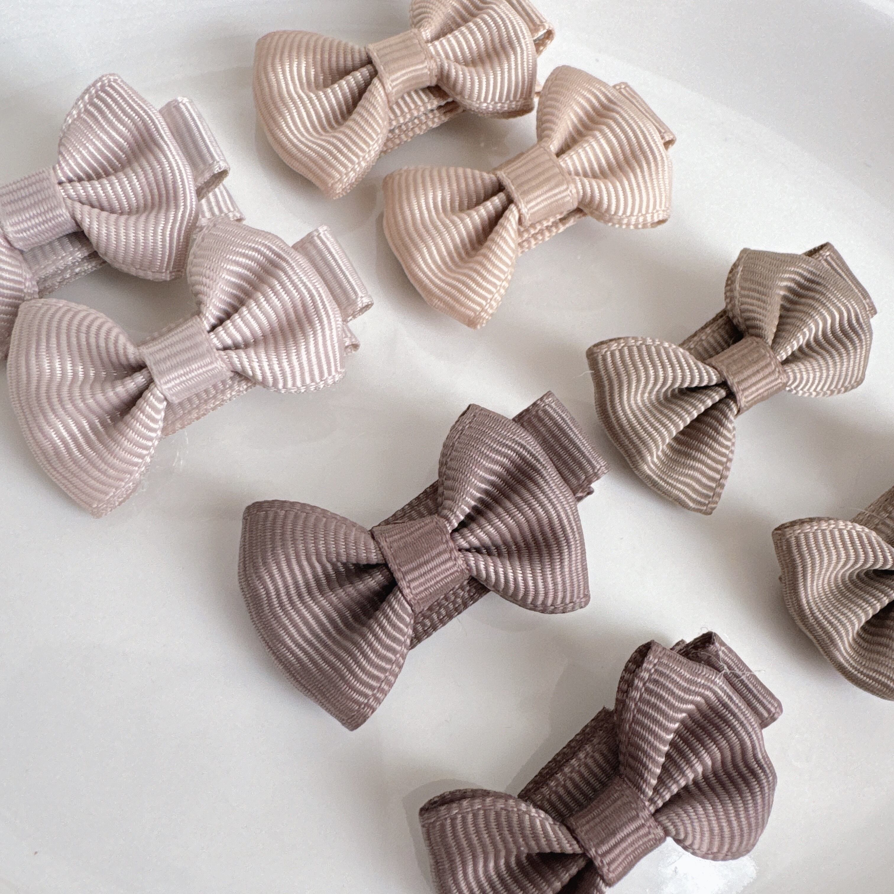 ベージュ系リボンパッチン