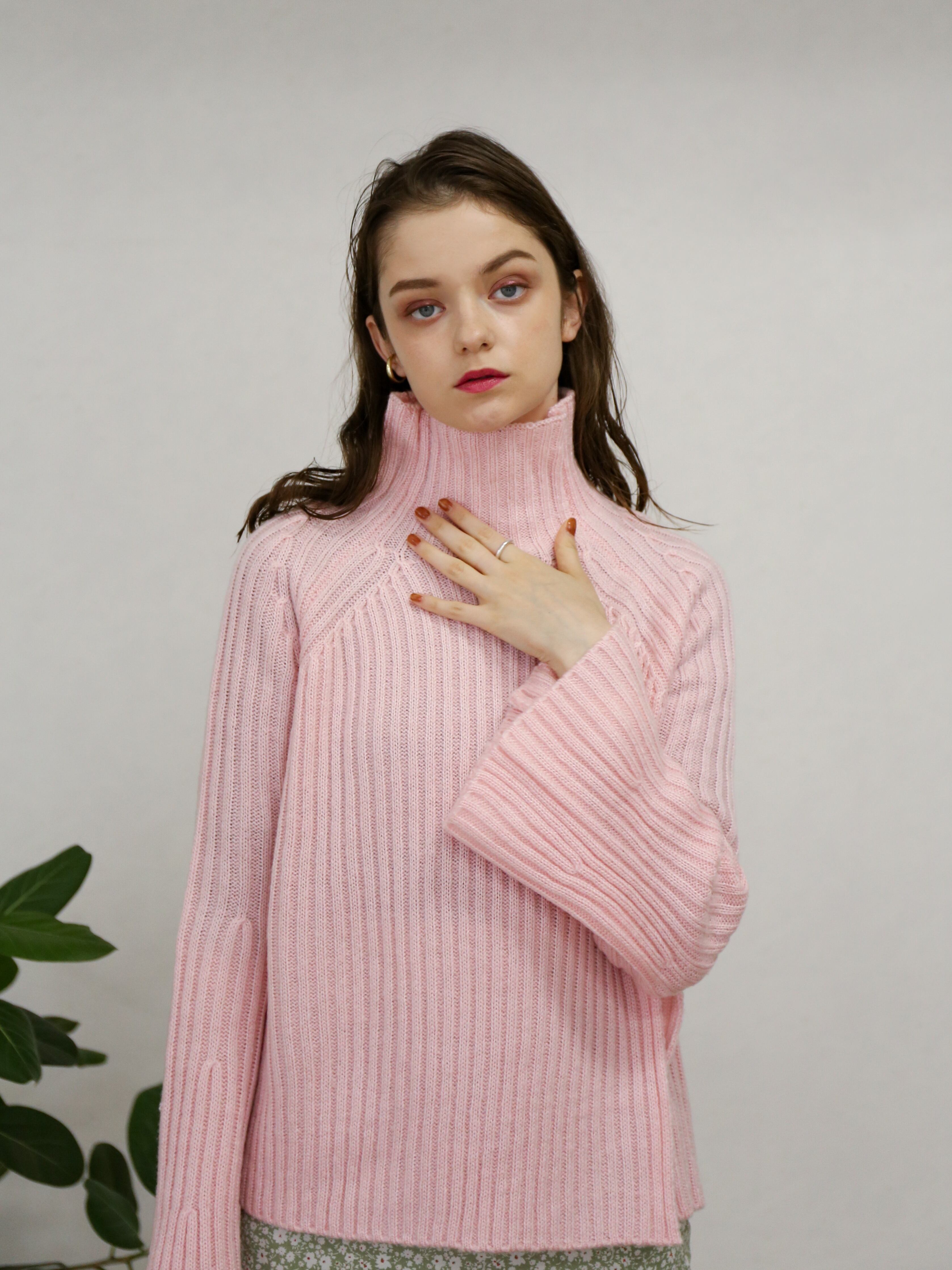 slit bell sleeve high neck knit（pink）