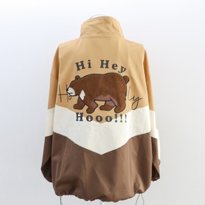 【壁を壊す。】「そのくま、かわいいですね」で繋がるくま刺繍 配色切替 マウンテンパーカー【細身も安心のゆるカワ】