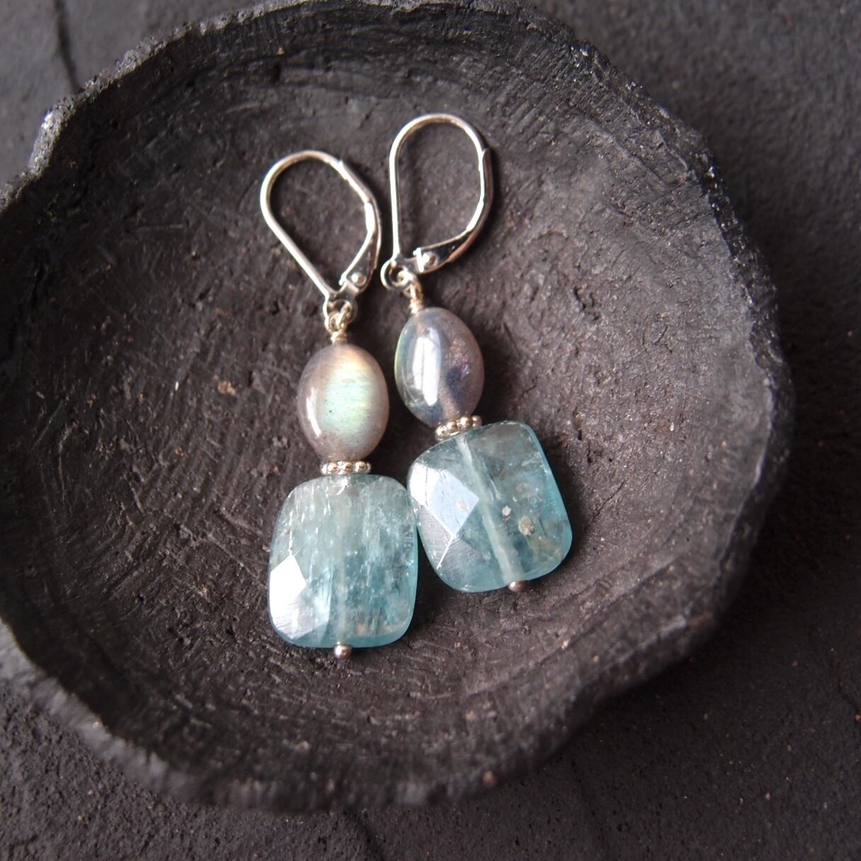 【SV】Sky Blue Kyanite × Labradorite Earrings /スカイブルーカイヤナイト×ラブラドライト フレンチピアス