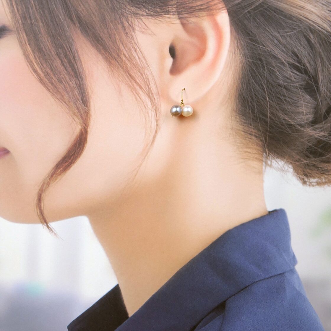 K18・フック＆チェーンアシンメトリーピアス〈白×グレー〉 P0120 | Pay ID