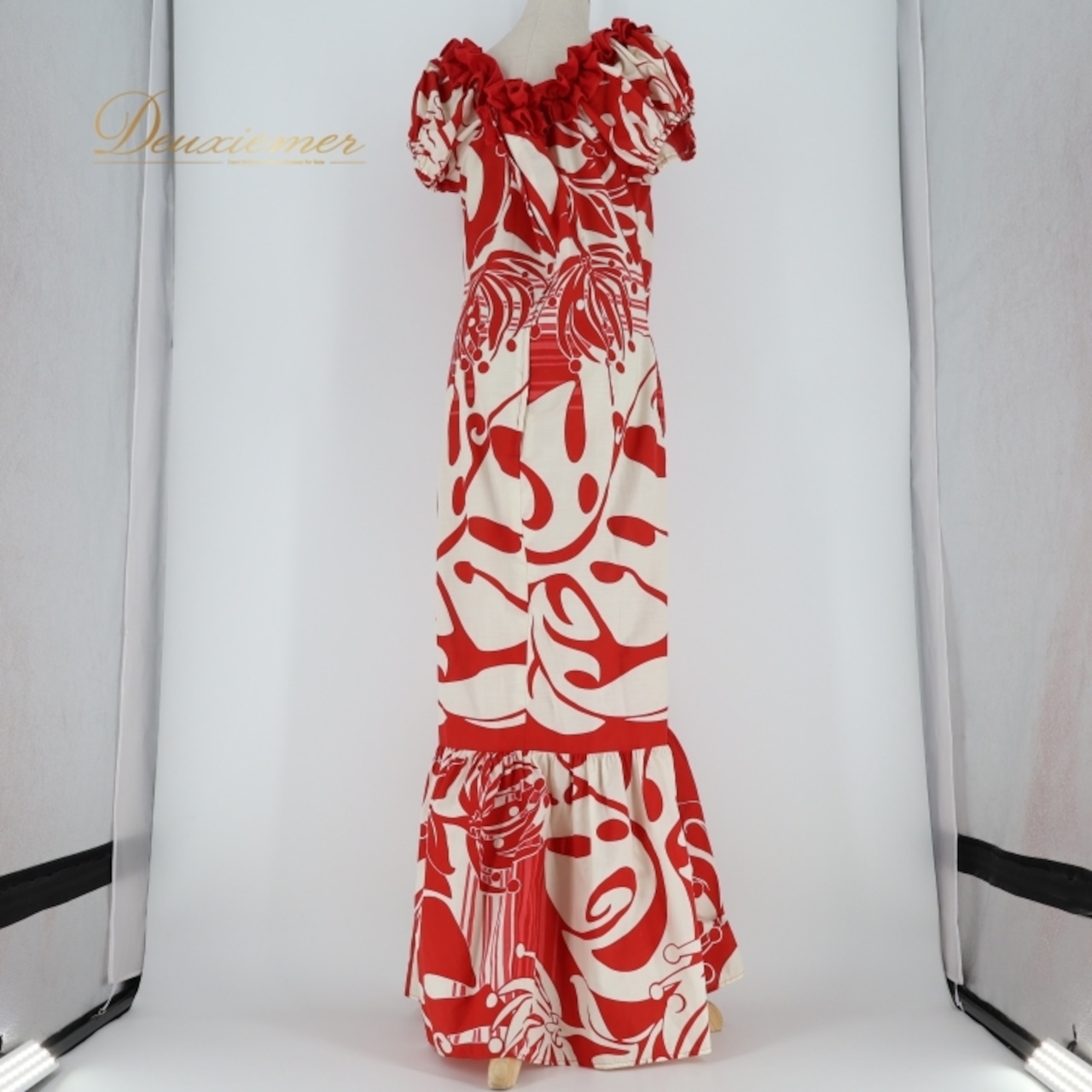 フラダンス 衣装 ワンピース ドレス レッド系 good times ハワイ製 モンステラ柄 ハワイアンプリント フリル アロハ フラ ダンス レッスン 練習 赤 白 ホワイト系 華やか 鮮やか かわいい おしゃれ 半袖 フレア フラダンス衣装 ハワイアンスタイル リゾートファッション 大人用 レディースファッション 柄物