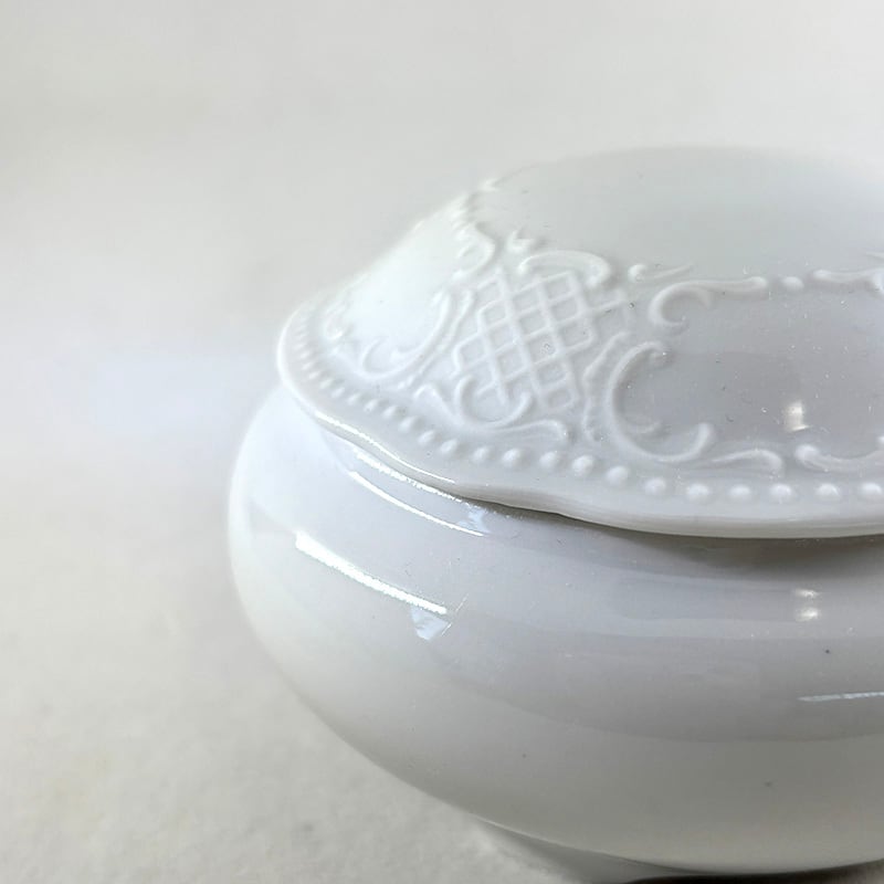 マイセンドイツの高級店で購入極美品ボンボニエール未使用蓋付小物入れ マイセンドイツの高級店で購入極美品ボンボニエール未使用蓋付