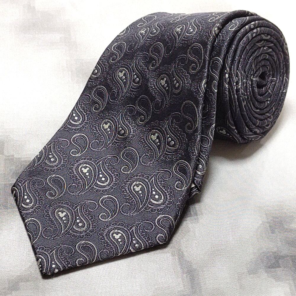 美品✨サルヴァトーレフェラガモ　ネクタイ　ジャガード　光沢感　ソリッド系 美品✨サルヴァトーレフェラガモ ネクタイ ジャガード 光沢感