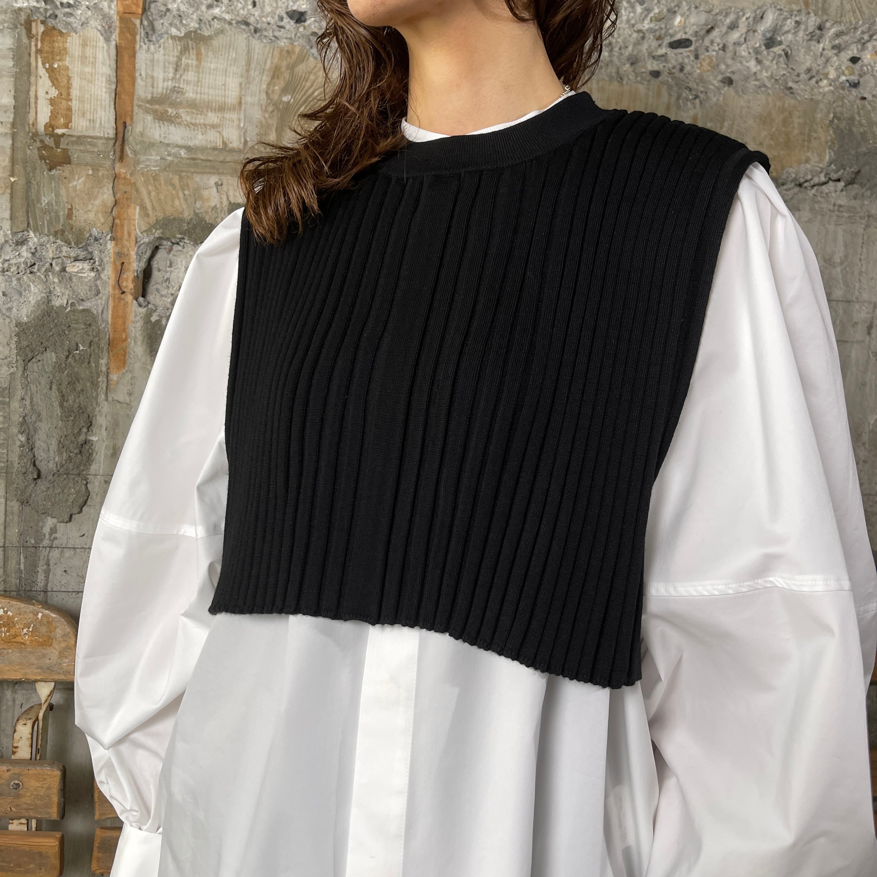 HYKE【ハイク】WIDE RIBBED CROPPED VEST ( 11338 / BLACK ) | glamour online  powered by BASE