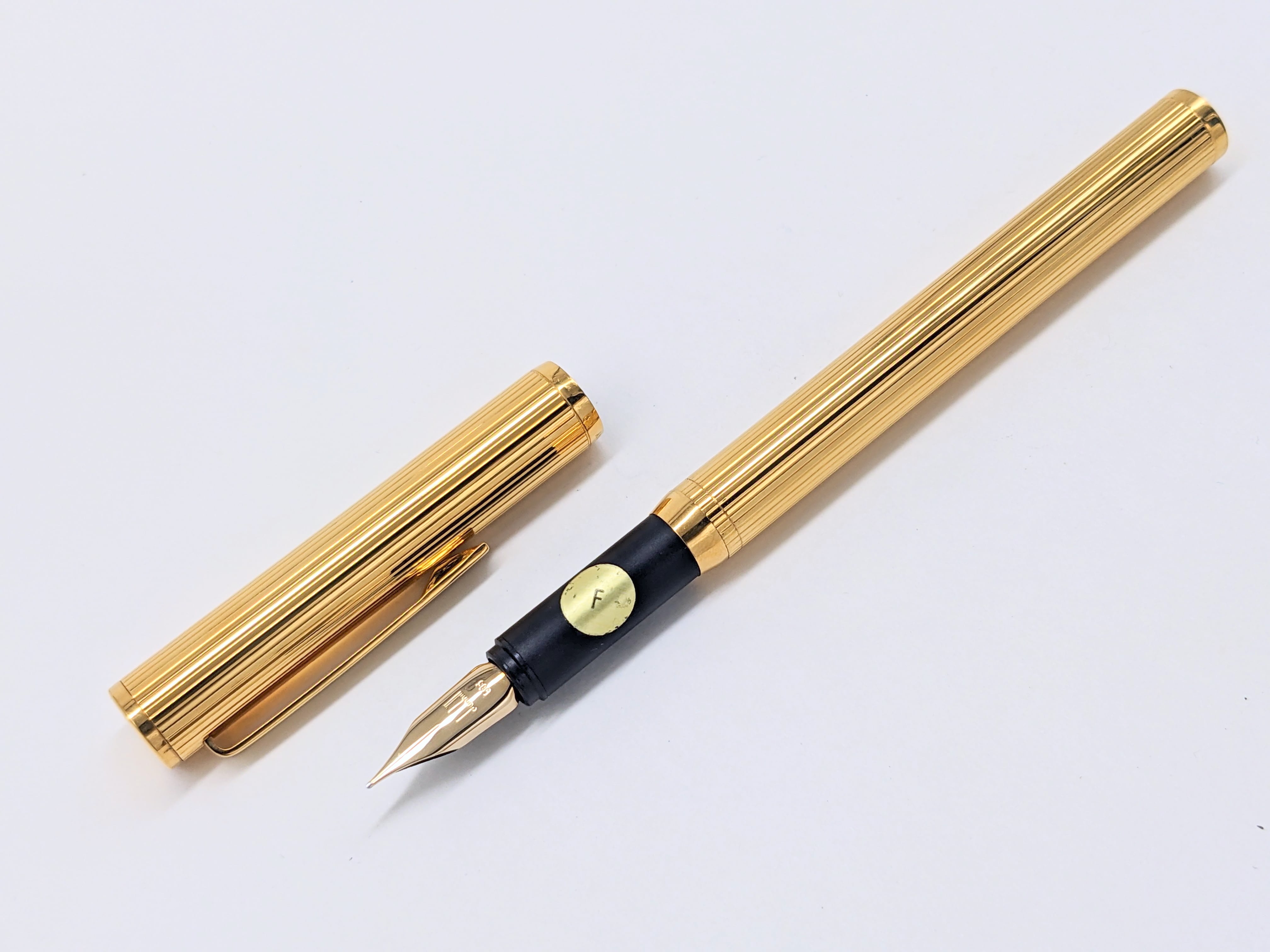 dunhill ダンヒル ゴールド万年筆 ペン先14K 90s ダンヒル ライン模様 ゴールドプレート DUNHILL QIS422