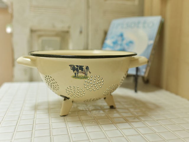 猫足がかわいいホーローのコランダー フレンチアンティーク | Petite Clé