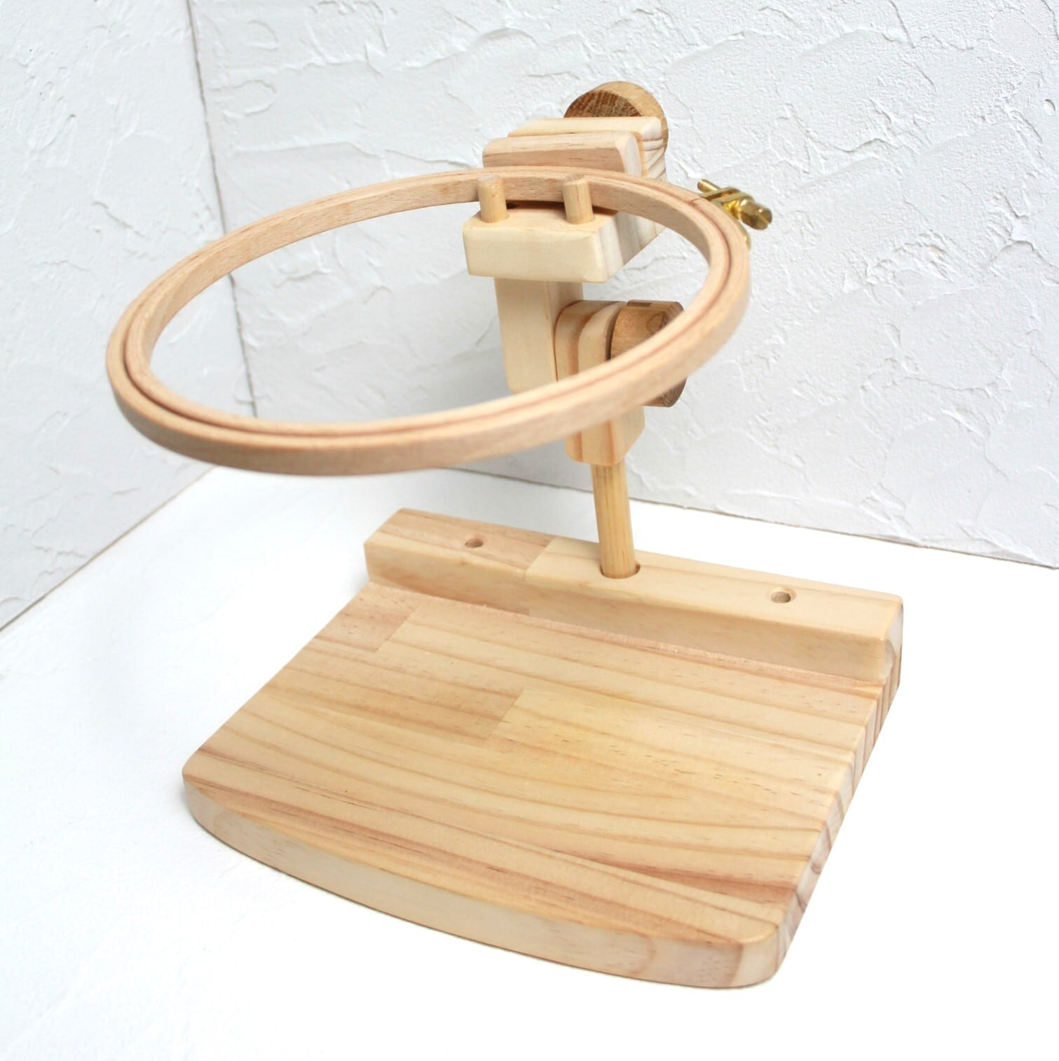 Embroidery Hoop Stand C+ (Pine Wood)【EXPORT】/EDDY WOODWORKS