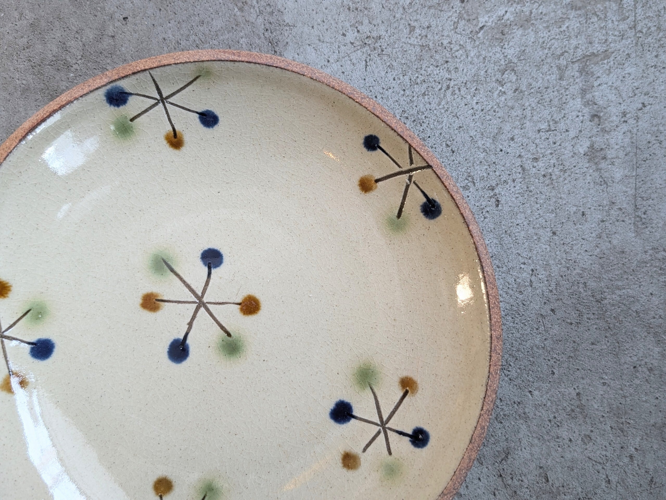 やちむん ちゃんぷるー皿・小 ／ ランタナ | 一翠窯 | inoya | Basic