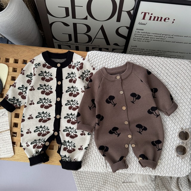 【BABY】チェリー柄ニットロンパース