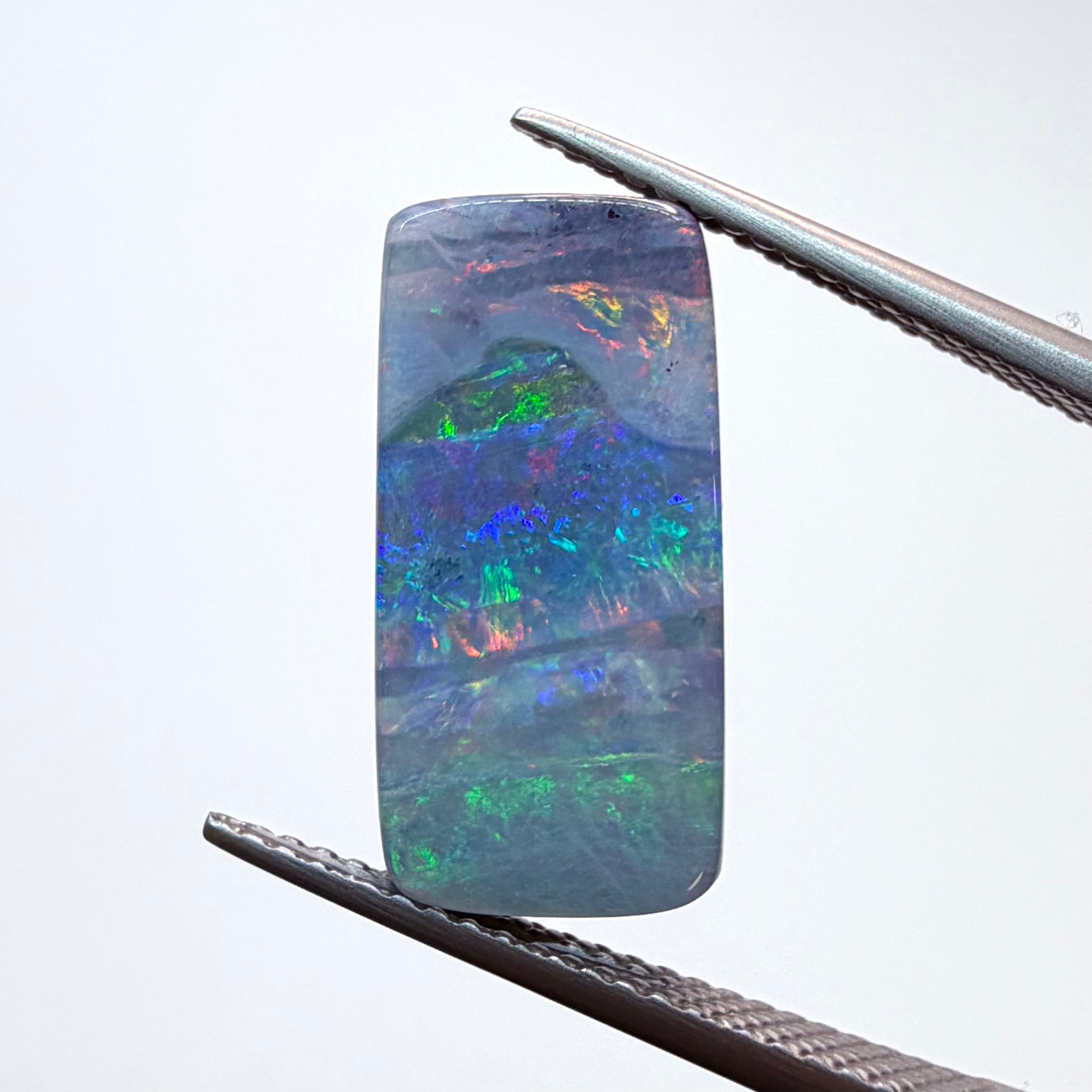 景色の見えるパーティカラーボルダーオパール