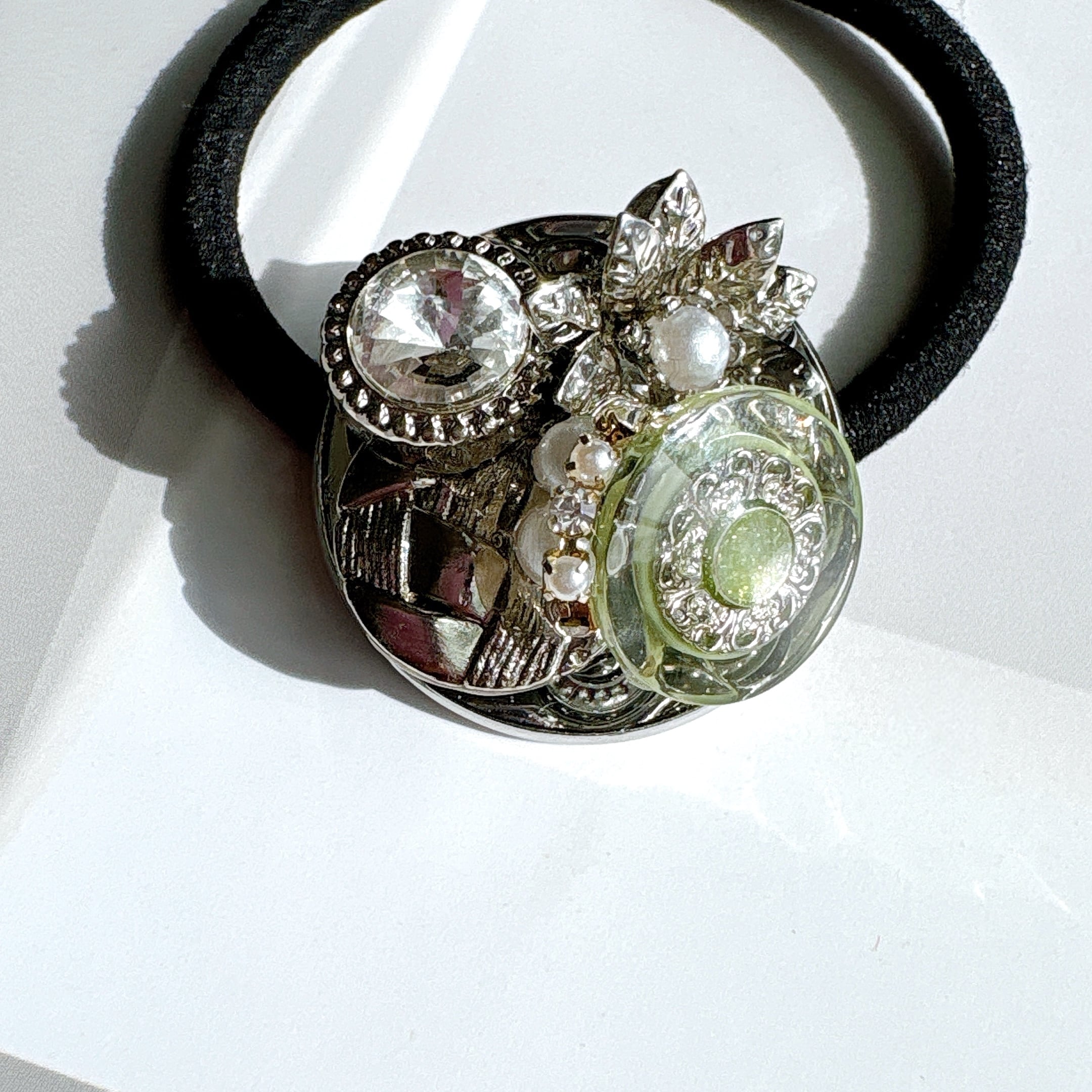 グリーンボタン装飾のヘアゴム(シルバー)No.001| Botonique