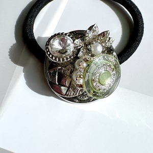 グリーンボタン装飾のヘアゴム(シルバー)No.001| Botonique