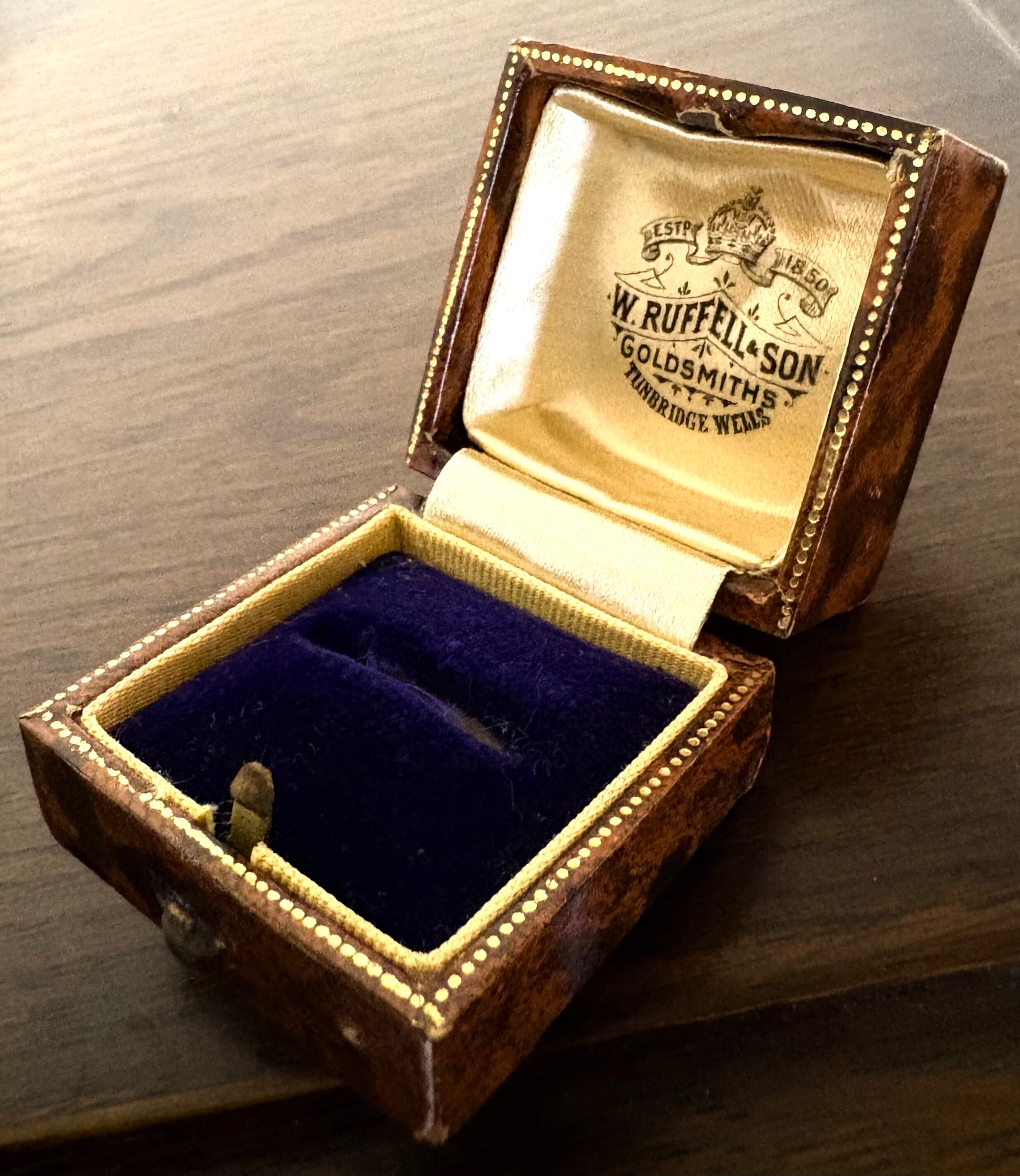 ♦イギリス ヴィンテージ 宝石箱 ジュエリーボックス アクセサリーケース 骨董品 Amazon｜ジュエリーボックス アンティーク アクセサリー 収納ケース