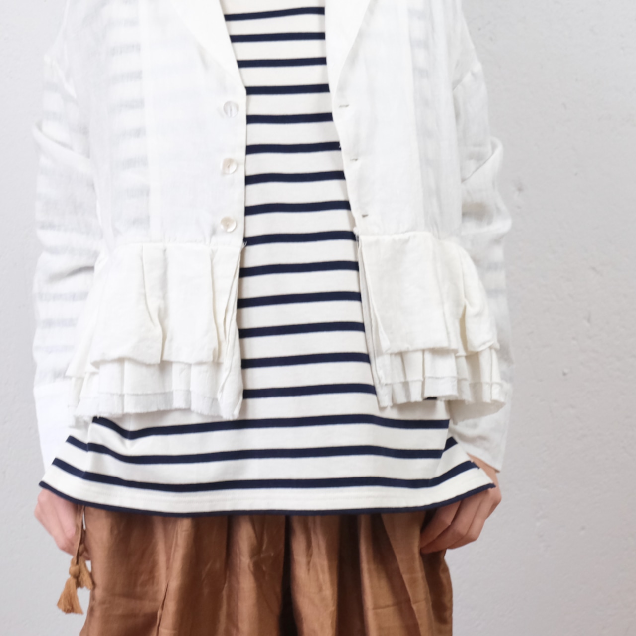 GUPTIHA(グプティハ) 裾フリル リネンジャケット(オフホワイト)