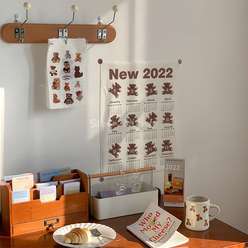 【DECORATION】クマちゃん2022年カレンダークマちゃんタペストリー 全2種類