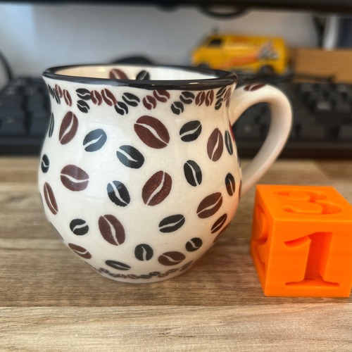 【ちょっと訳ありのため定価より500円引き】①マグカップ200ml（コーヒー豆）淵の塗りが均一で無い