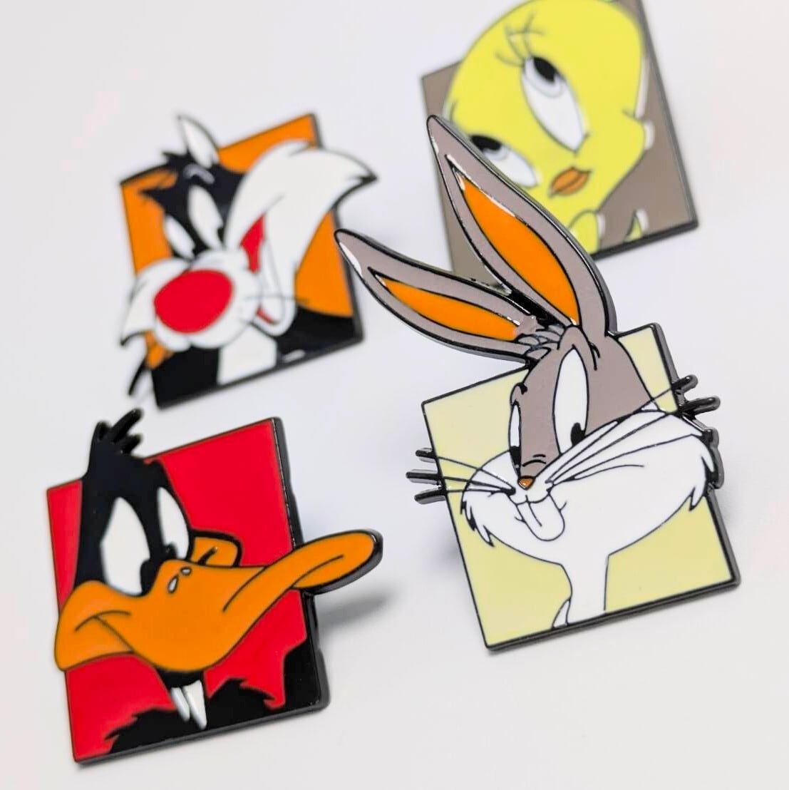 送料無料! ★ピンズ PINS★ピンバッジ 【 Looney Tunes( ルーニーテューンズ ) )】 4P SET / ピンズセット 〚アメリカン雑貨 アメトイ〛