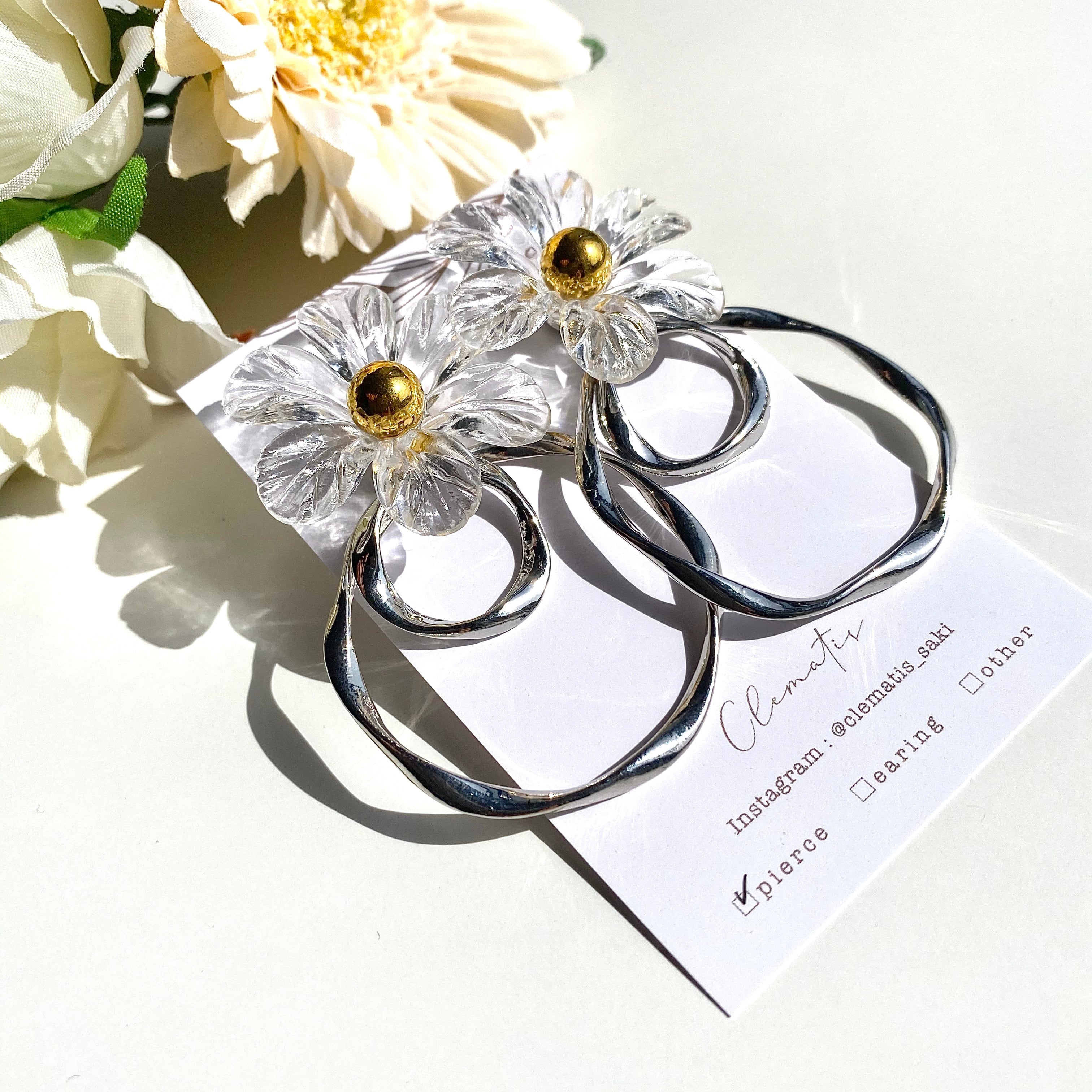 ビビッド　カラフル　フラワー　クリア　ピアス　イヤリング　グレー　ラタン　花 ◇C-4 クリアフラワーピアス ニッケルfree | Clematis❃︎