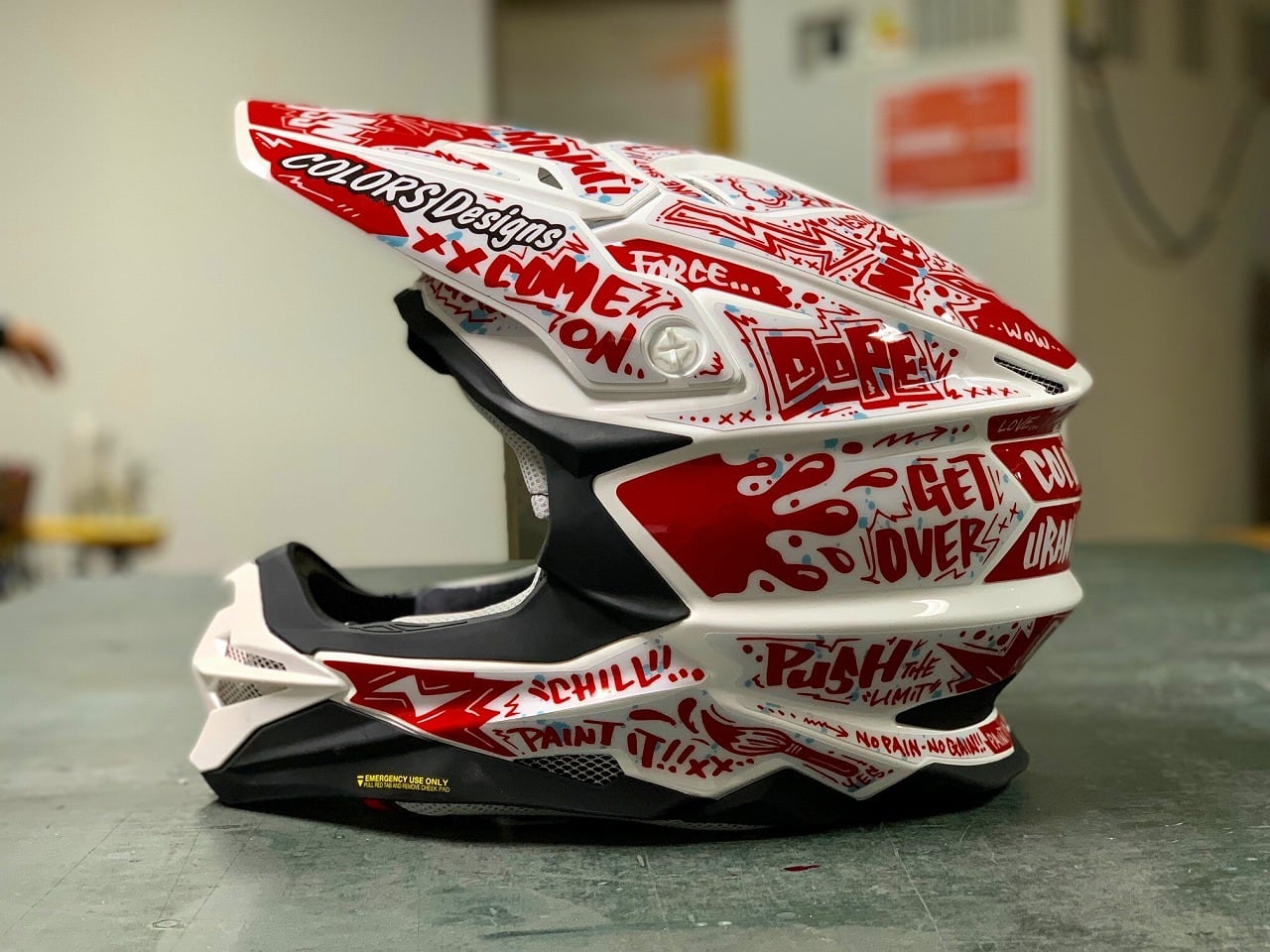 セキュリティ・セーフティ VFX-WR Custom paint!! Design custom helmet graphics for your motocross helmet now