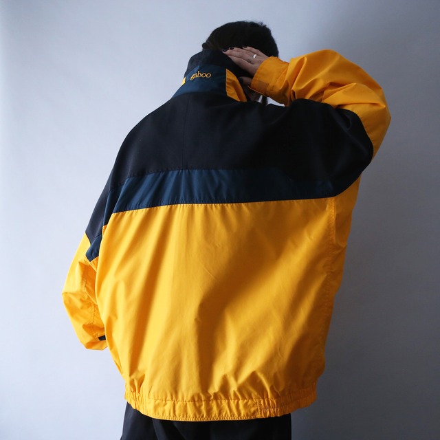 "Columbia" 3-tone good coloring over silhouette mountain jacket