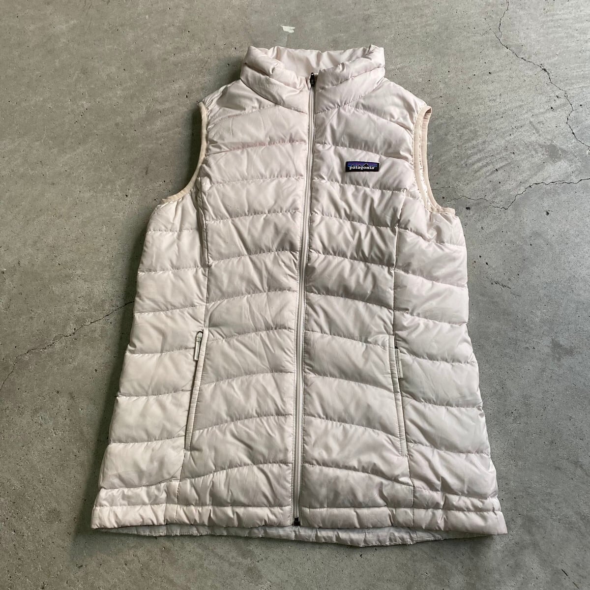 Patagonia パタゴニア ダウンベスト Girl S Xl 14 レディースs M相当 古着 Patagonia オフホワイト アウトドアジャケット 1 Ws22 50 Cave 古着屋 公式 古着通販サイト Patagonia パタゴニア ダウンベスト Girl S Xl 14 レディースs M相当 古着 Patagonia オフホワイト アウトドアジャケット 1 Ws22 50 Cave 古着屋 公式 古着通販サイト
