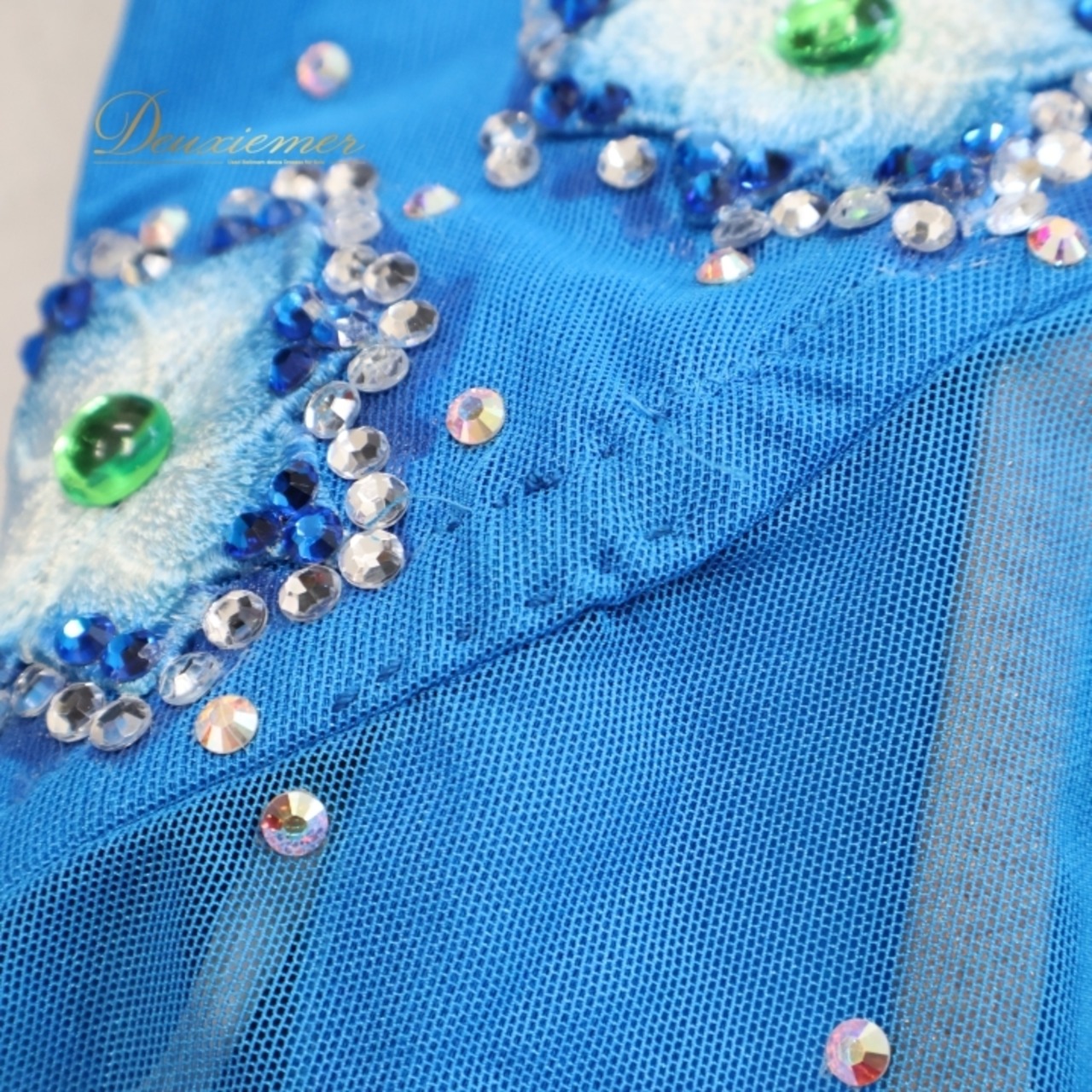 社交ダンス 衣装 白樺ドレス ラテン ドレス ワンピース 青 デモ 競技 ダンス パーティ 発表会 ブルー系 フロア映え スタイリッシュ かっこいい おしゃれ 高級感 デザイン ドレスアップ 舞台用 コスチューム パフォーマンス 競技用 ダンス衣装 レディース