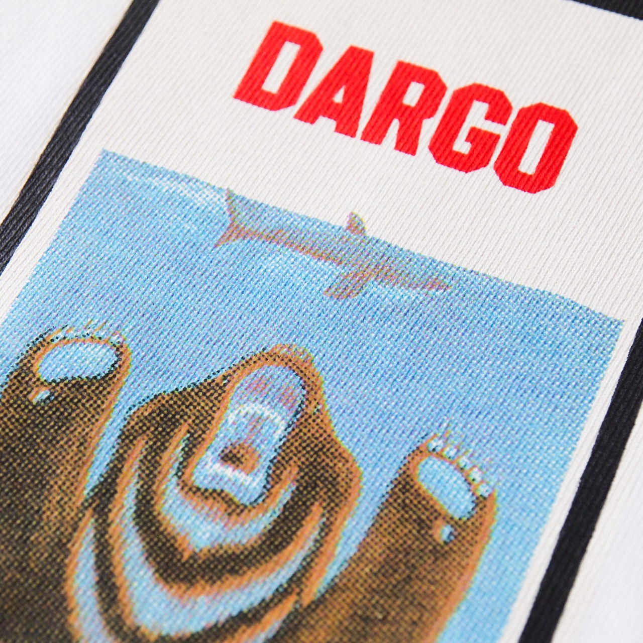 【DARGO】"SHARK vs BEAR" 8onz Organic Cotton T-shirt（2color）