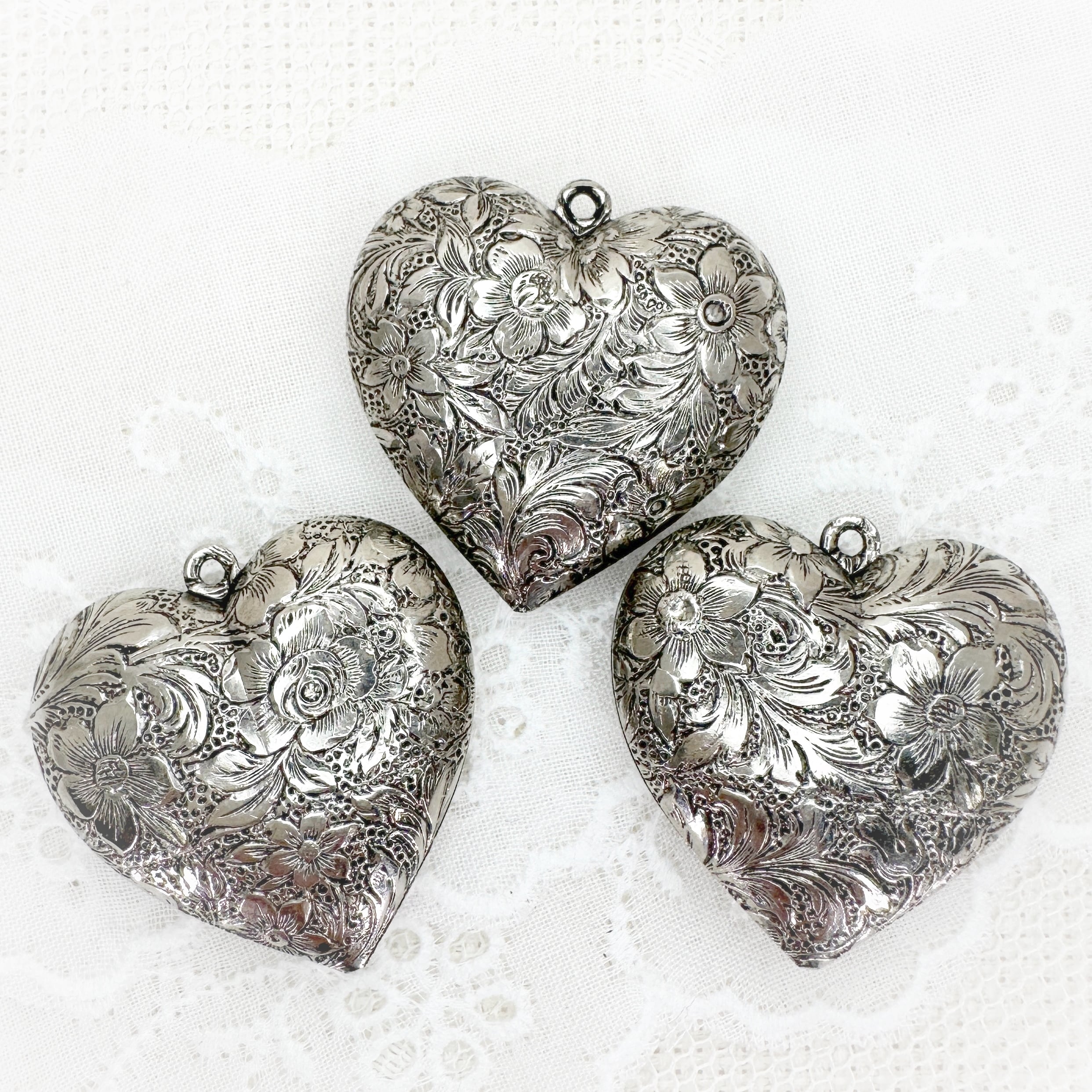 アメリカ直輸入 チャーム・パーツ ヴィンテージ ヴィクトリアンハート