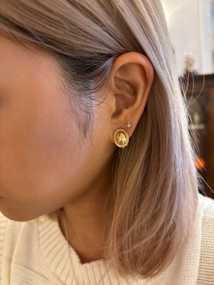 Christian Dior / vintage emblem motif cd gold earrings.