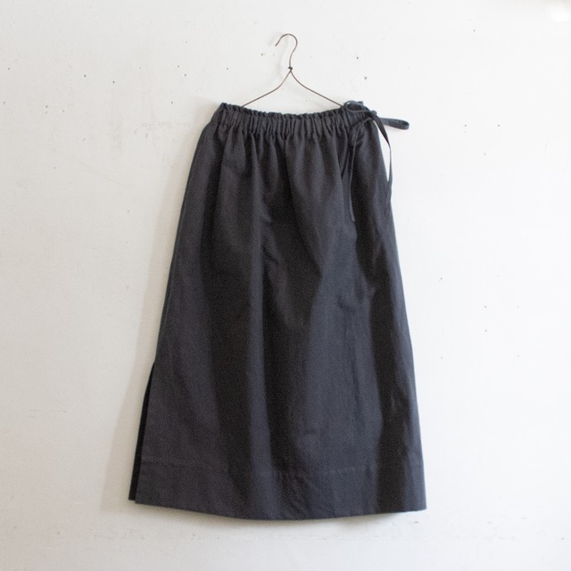 one side slit long skirt／cotton linen〈charcoal〉