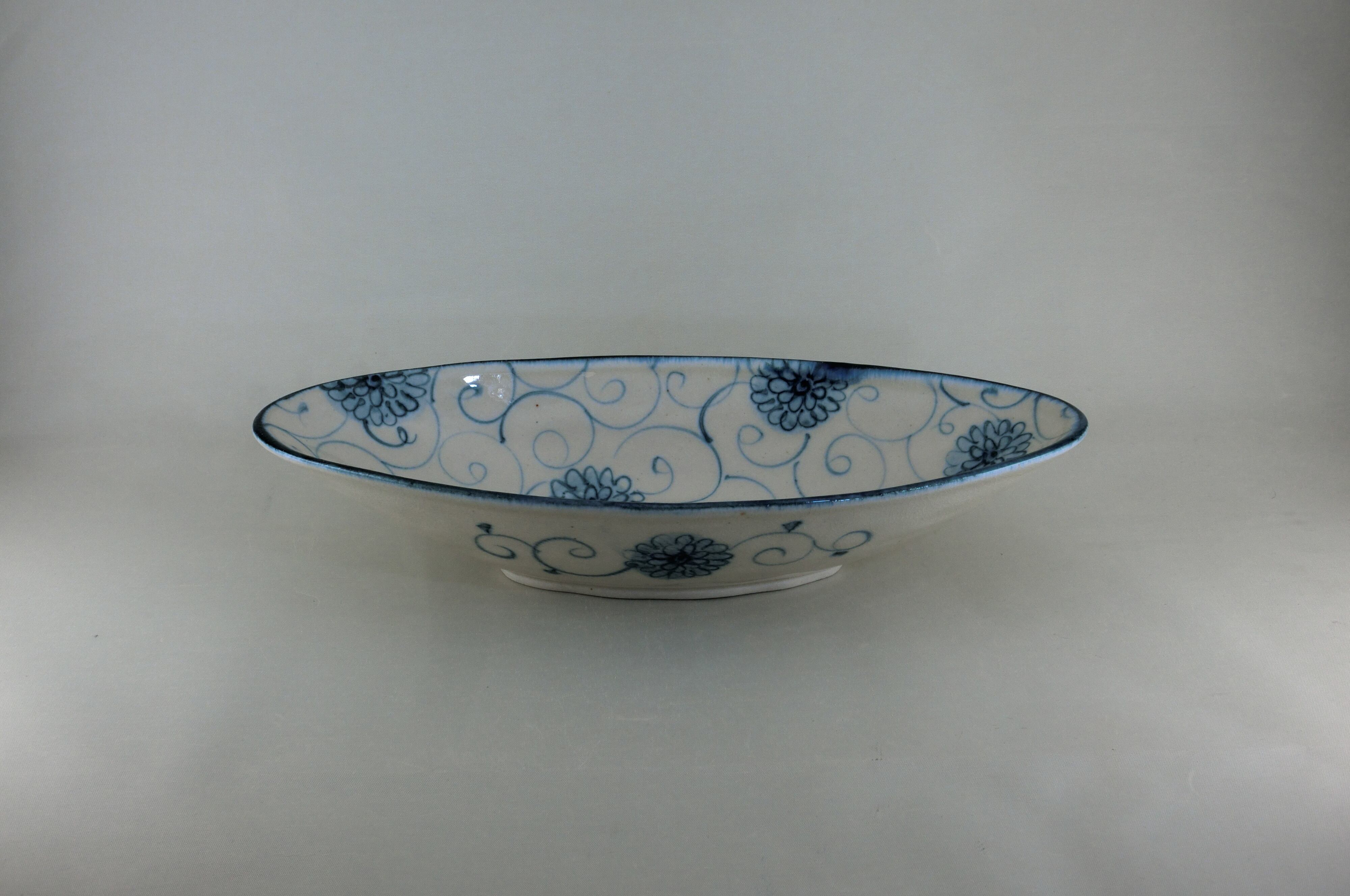 花唐草舟形鉢（宗山窯）