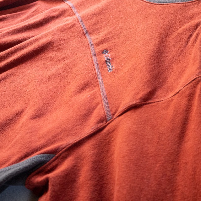 "Columbia" used Smooth jersey crew-neck pullover