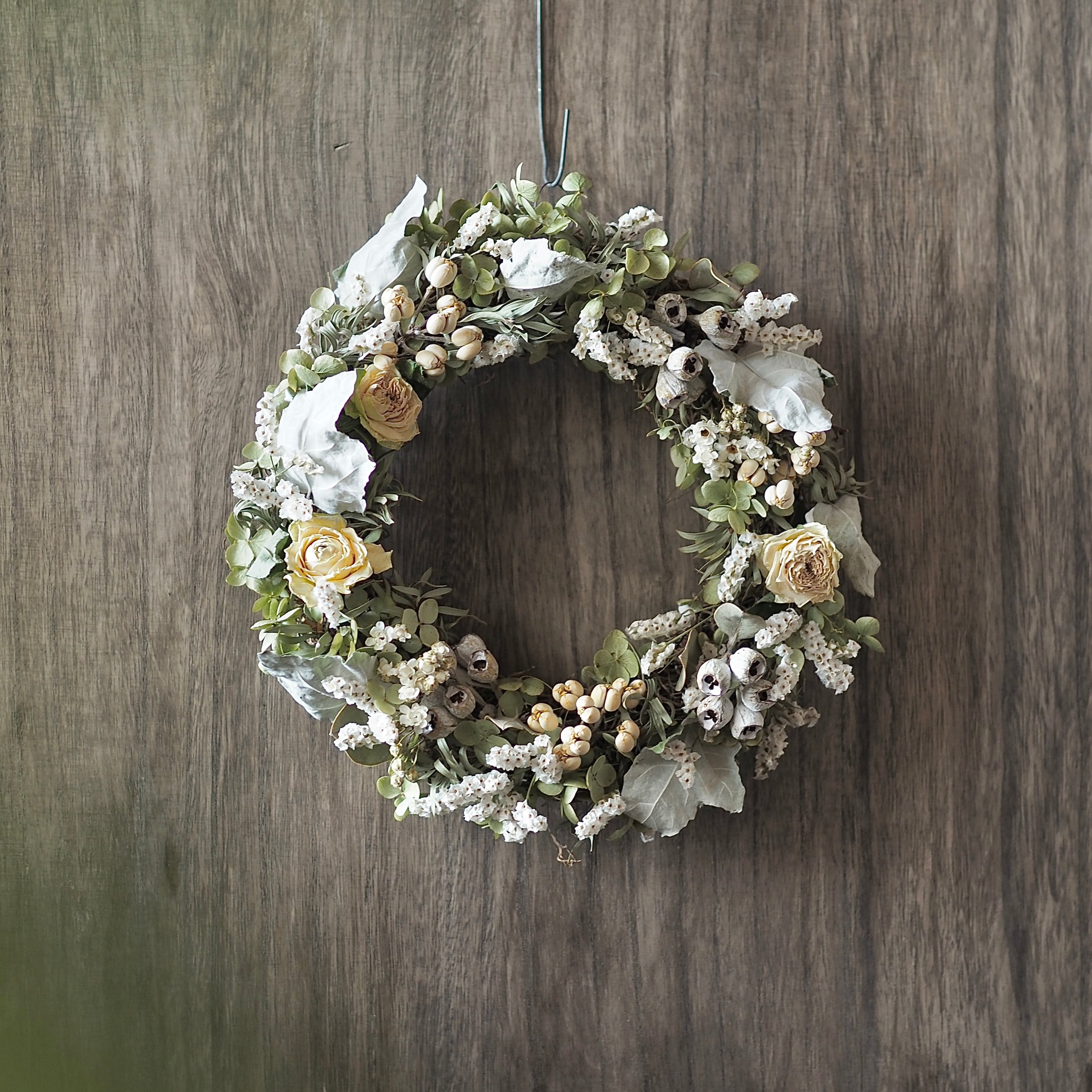 バラ実とナンキンハゼのリースΦ25 | Oak House