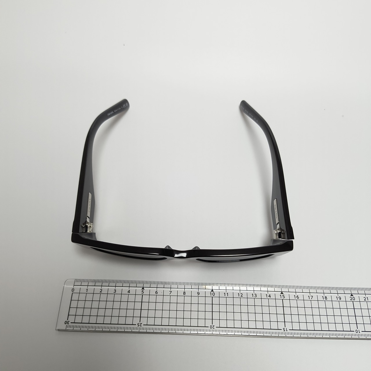 新品未使用・並行輸入品】PRADA トライアングルロゴ入り サングラス 